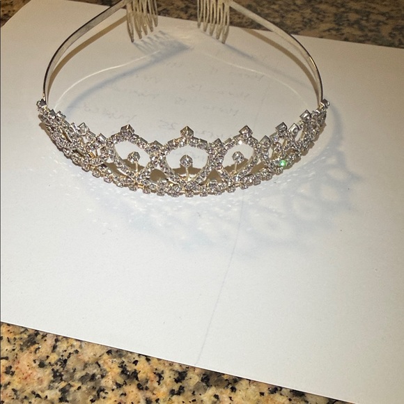 Elegant Silver Tiara - Picture 7 of 7